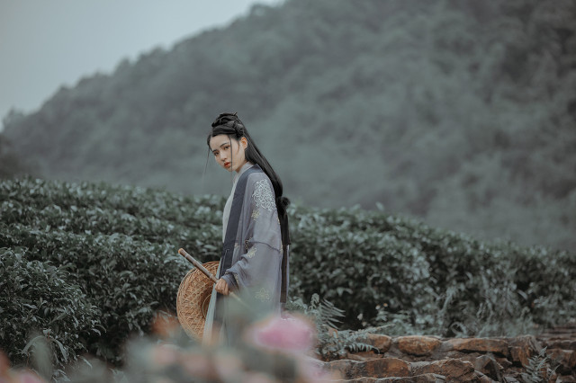 夜晚走在大街上的说说