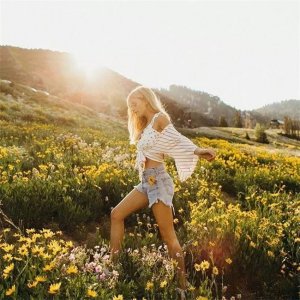 ​致闺蜜的幽默经典唯美句子6 ，让人笑得合不拢嘴！